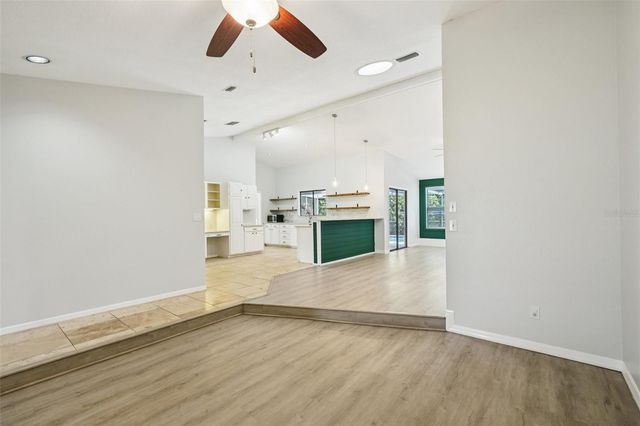 3109 LAKE VALENCIA LN E, Palm Harbor, FL 34684