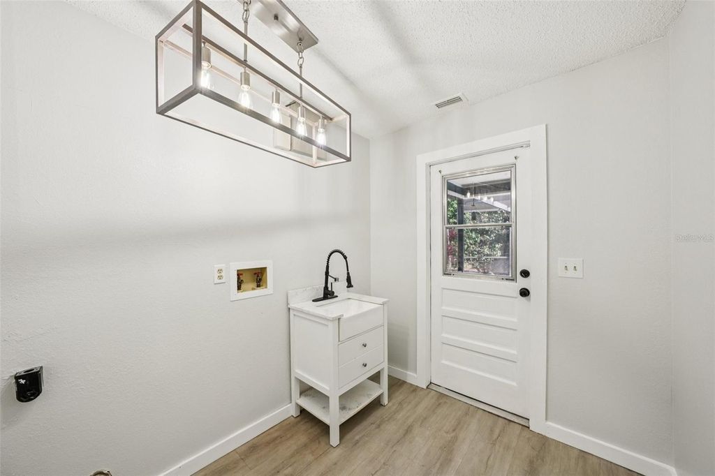 Image 28 of property listing at 3109 LAKE VALENCIA LN E, Palm Harbor, FL 34684