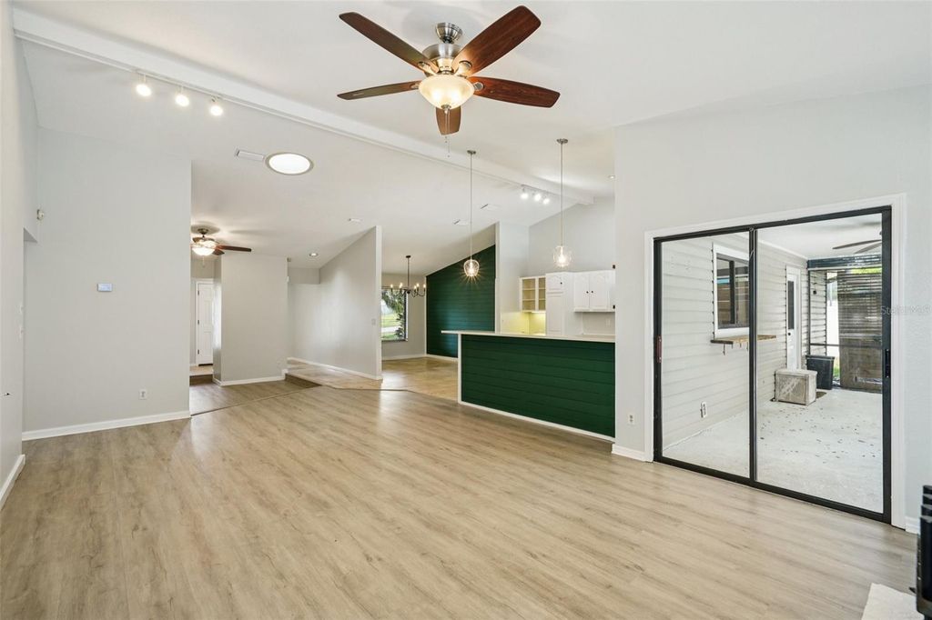 Image 6 of property listing at 3109 LAKE VALENCIA LN E, Palm Harbor, FL 34684