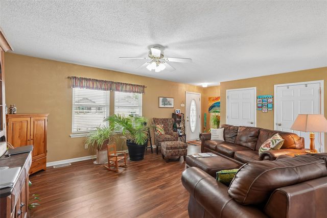 403 E 28th Street S, Newton, IA 50208