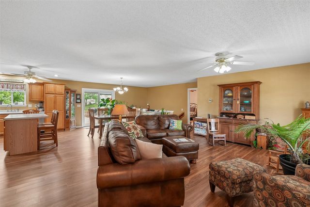 403 E 28th Street S, Newton, IA 50208