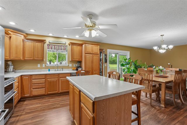 403 E 28th Street S, Newton, IA 50208
