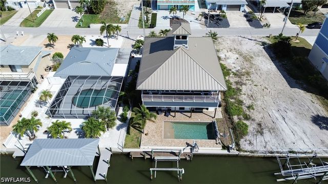 189 Curlew ST, Fort Myers Beach, FL 33931