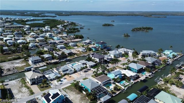 189 Curlew ST, Fort Myers Beach, FL 33931
