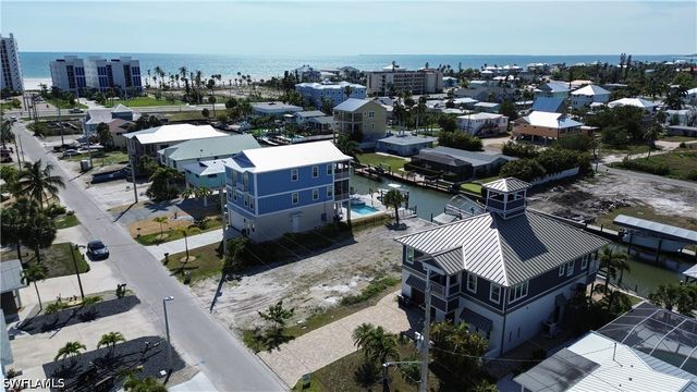 189 Curlew ST, Fort Myers Beach, FL 33931