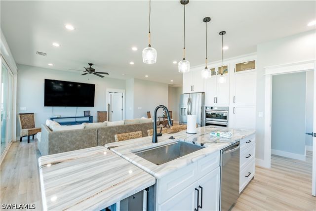 189 Curlew ST, Fort Myers Beach, FL 33931
