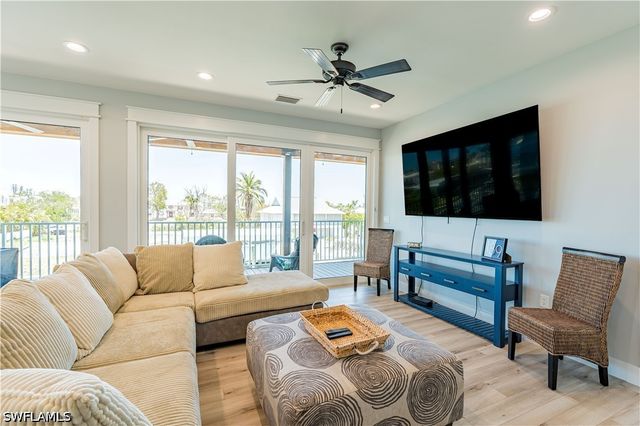 189 Curlew ST, Fort Myers Beach, FL 33931