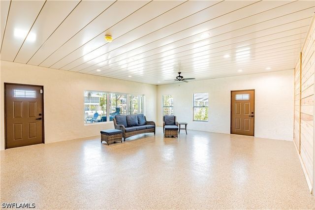 189 Curlew ST, Fort Myers Beach, FL 33931