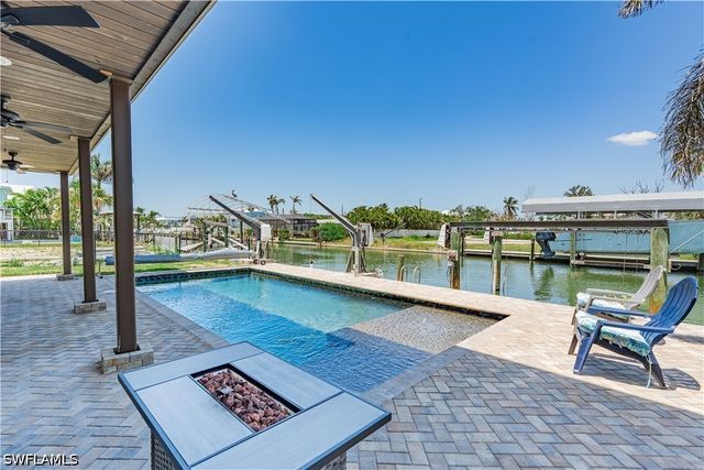 189 Curlew ST, Fort Myers Beach, FL 33931