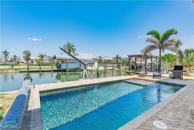 189 Curlew ST, Fort Myers Beach, FL 33931