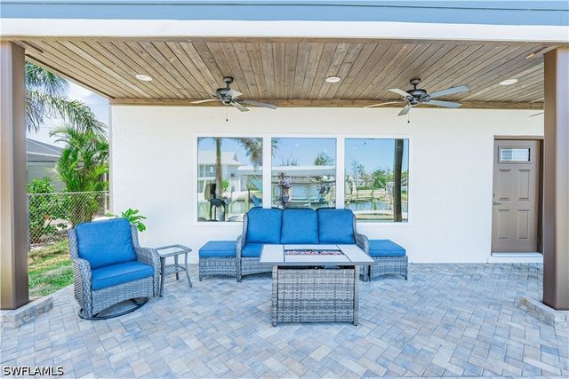 189 Curlew ST, Fort Myers Beach, FL 33931