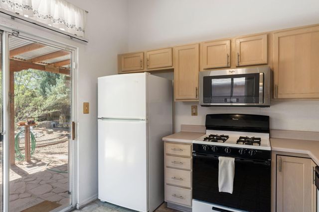 6004 Cyonus Avenue NW, Albuquerque, NM 87114