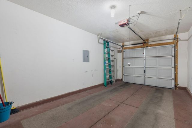 6004 Cyonus Avenue NW, Albuquerque, NM 87114