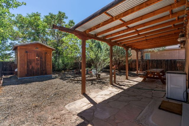 6004 Cyonus Avenue NW, Albuquerque, NM 87114