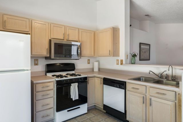 6004 Cyonus Avenue NW, Albuquerque, NM 87114