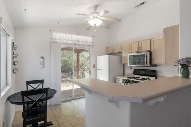 6004 Cyonus Avenue NW, Albuquerque, NM 87114