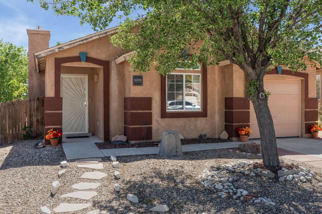 6004 Cyonus Avenue NW, Albuquerque, NM 87114