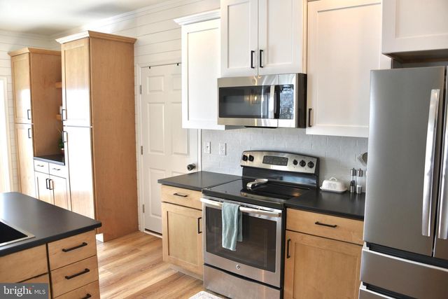 2061 MALLARD LN, Lebanon, PA 17046