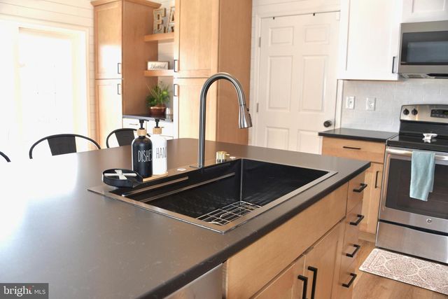 2061 MALLARD LN, Lebanon, PA 17046