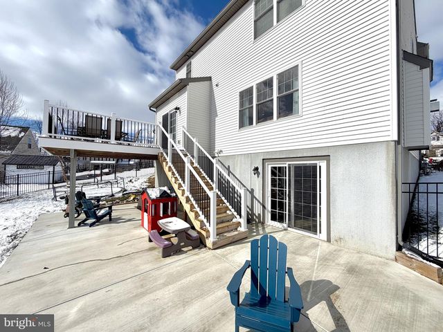 2061 MALLARD LN, Lebanon, PA 17046