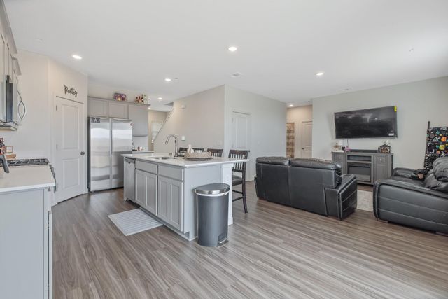 920 Maricopa Street, Tulare, CA 93274