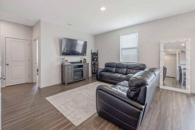 920 Maricopa Street, Tulare, CA 93274