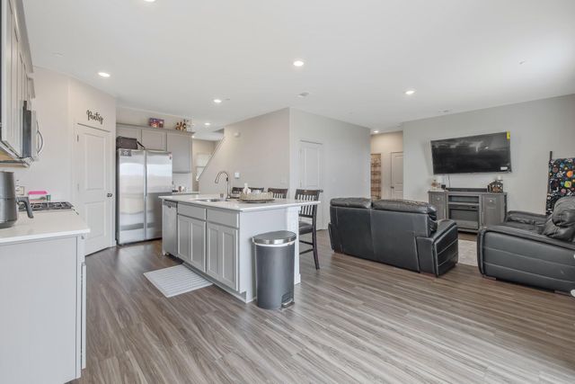 920 Maricopa Street, Tulare, CA 93274