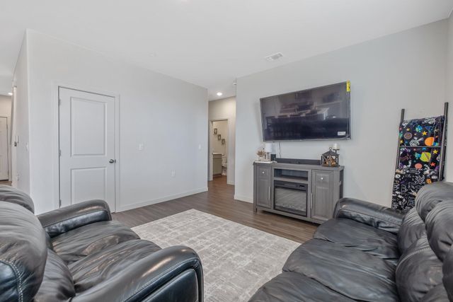 920 Maricopa Street, Tulare, CA 93274