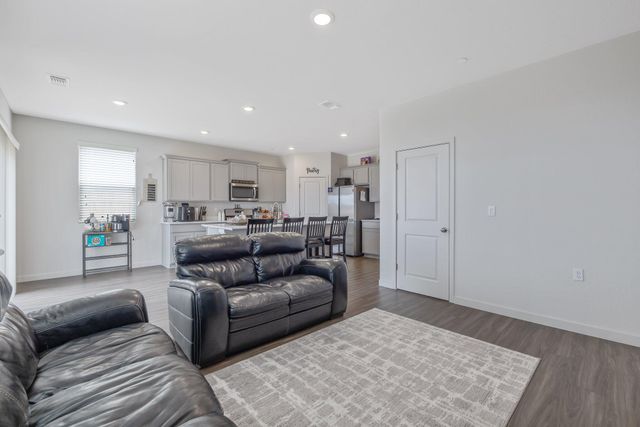 920 Maricopa Street, Tulare, CA 93274