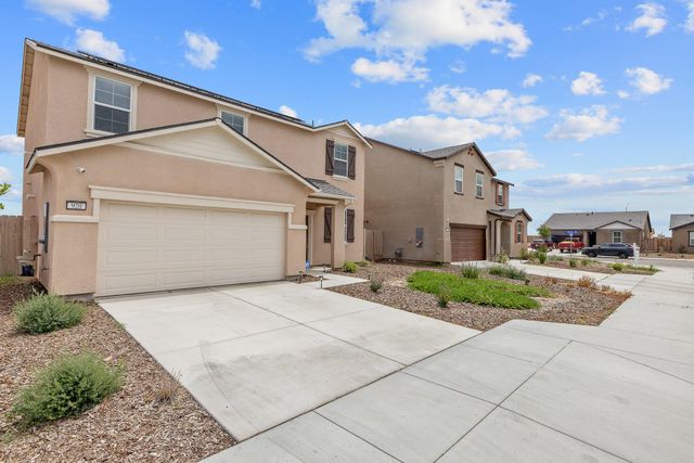 920 Maricopa Street, Tulare, CA 93274