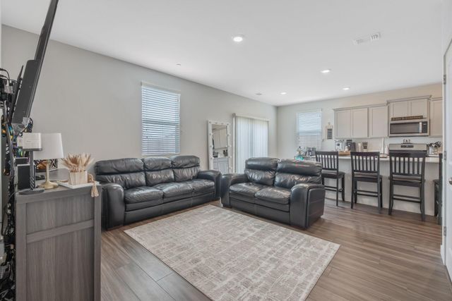 920 Maricopa Street, Tulare, CA 93274