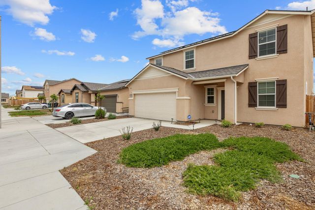 920 Maricopa Street, Tulare, CA 93274