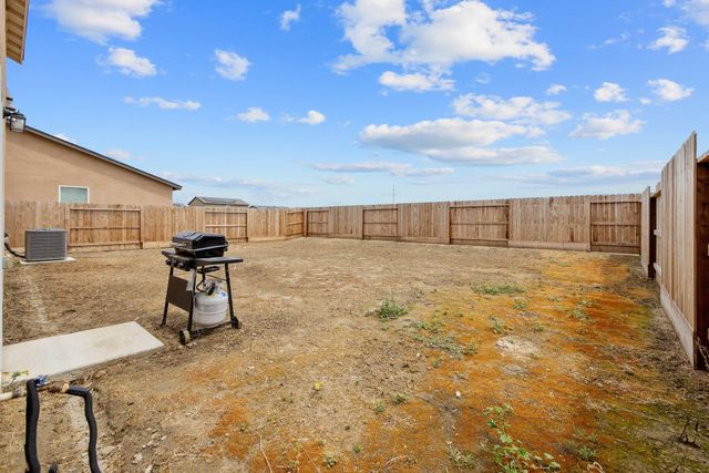 920 Maricopa Street, Tulare, CA 93274