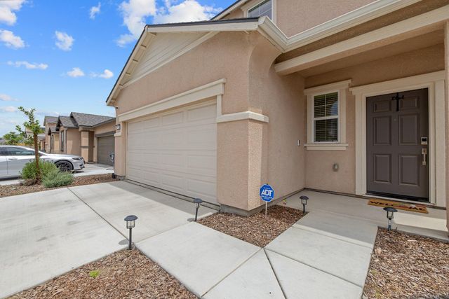 920 Maricopa Street, Tulare, CA 93274