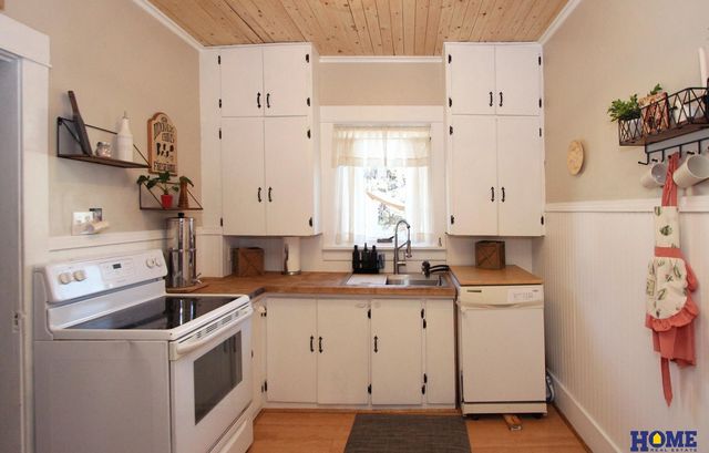 744 S 32nd Street, Lincoln, NE 68510