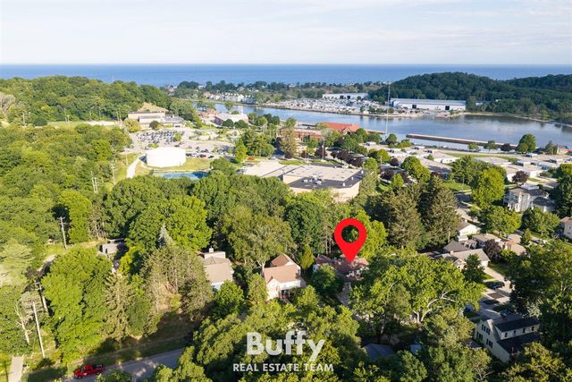 521 Leggat Street, Grand Haven, MI 49417