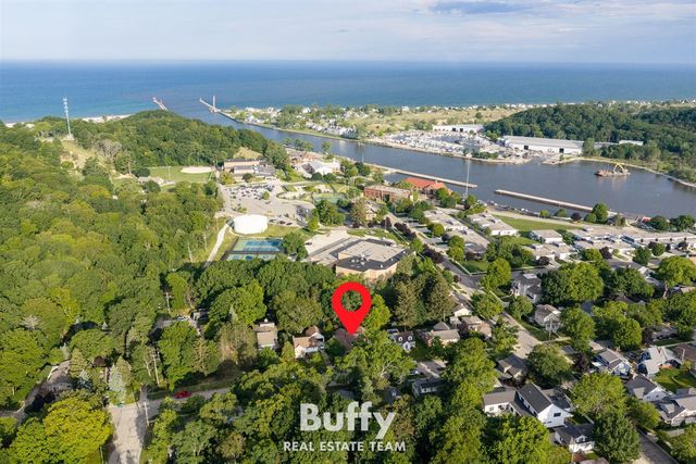 521 Leggat Street, Grand Haven, MI 49417