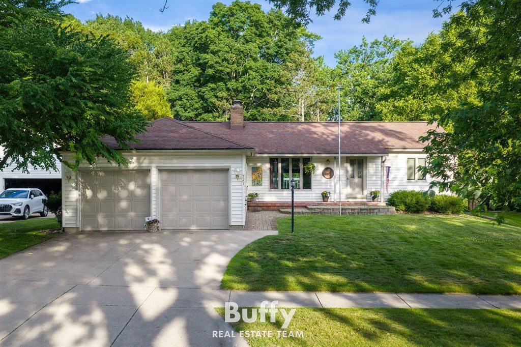 521 Leggat Street, Grand Haven, MI 49417