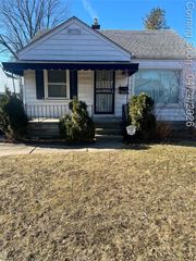 18558 Woodland Street, Harper Woods, MI 48225