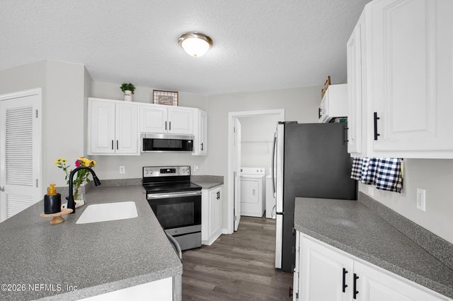144 BLACKJACK Circle, Hollister, FL 32147