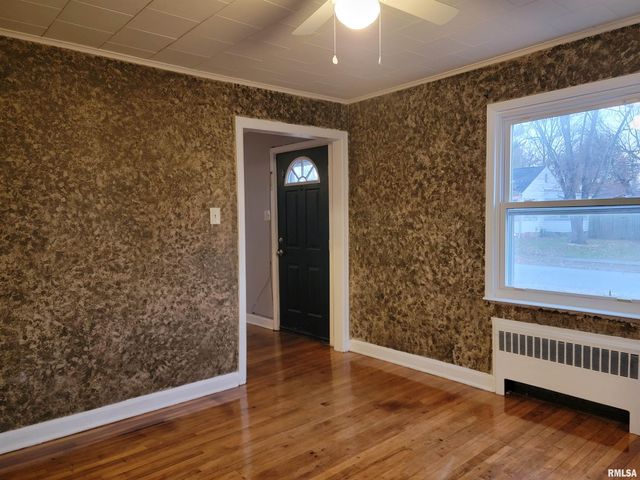 904 W LINDEN Street, Carbondale, IL 62901