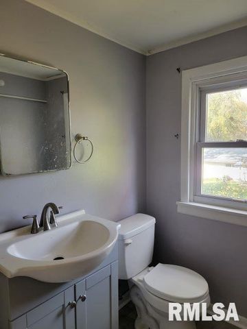 904 W LINDEN Street, Carbondale, IL 62901