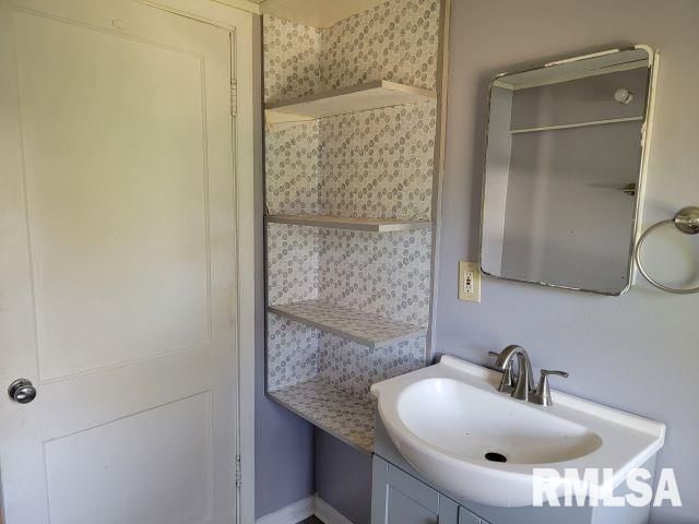 904 W LINDEN Street, Carbondale, IL 62901