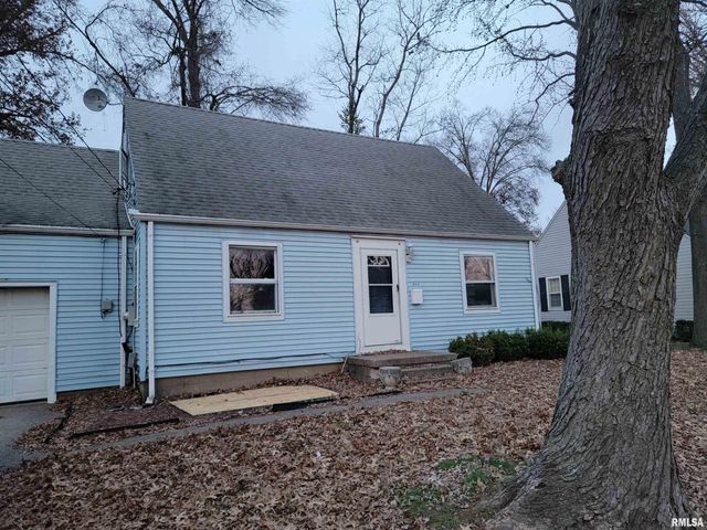 904 W LINDEN Street, Carbondale, IL 62901