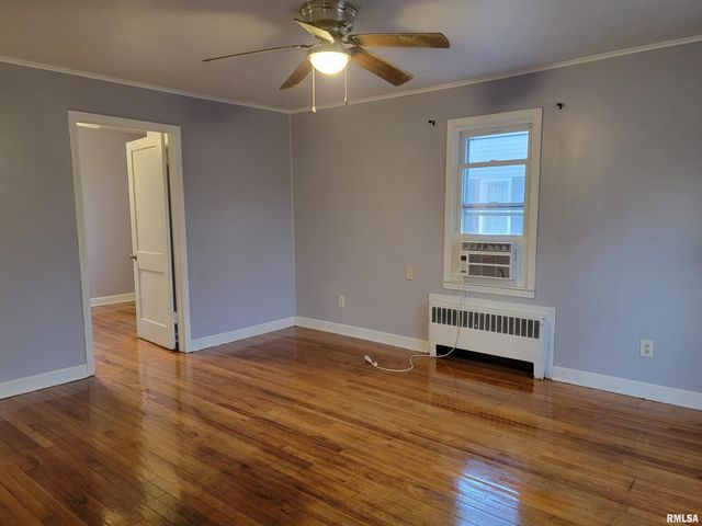 904 W LINDEN Street, Carbondale, IL 62901