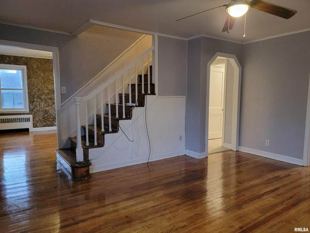 904 W LINDEN Street, Carbondale, IL 62901