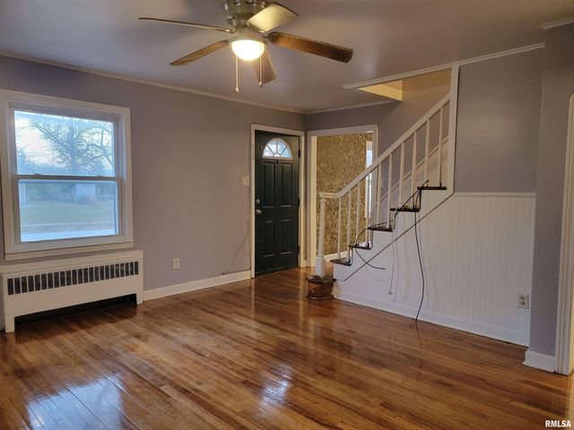 904 W LINDEN Street, Carbondale, IL 62901