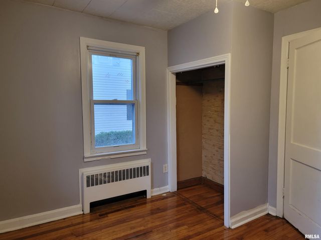 904 W LINDEN Street, Carbondale, IL 62901