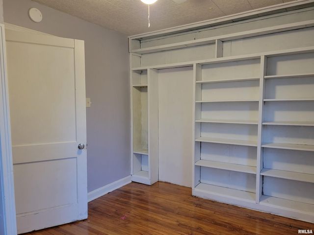 904 W LINDEN Street, Carbondale, IL 62901