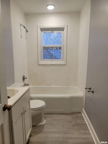 904 W LINDEN Street, Carbondale, IL 62901